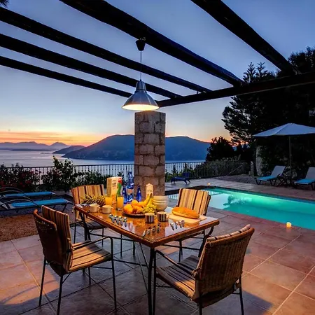 Sleeps 4 Pool Air Con Wifi * Katsaráta