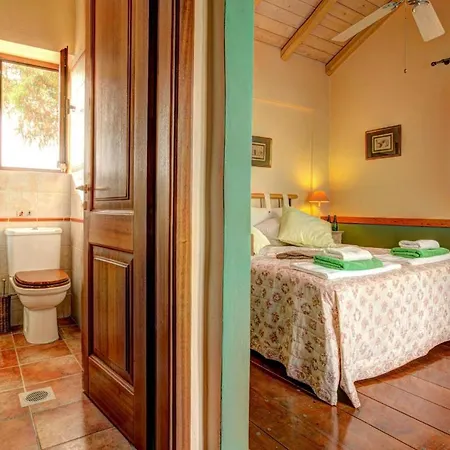 Villa Sleeps 4 Pool Air Con Wifi Katsaráta