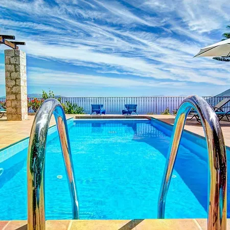 Willa Sleeps 4 Pool Air Con Wifi *