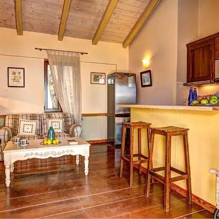 Sleeps 4 Pool Air Con Wifi Katsaráta