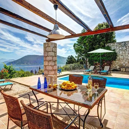 Sleeps 4 Pool Air Con Wifi *