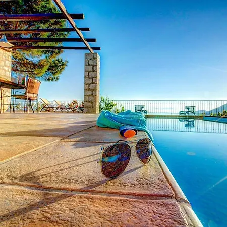 Sleeps 4 Pool Air Con Wifi וילה *