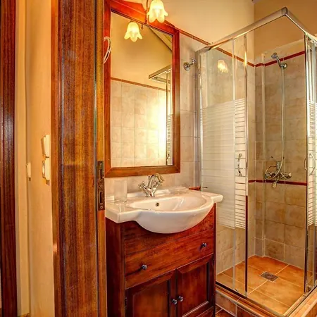 Sleeps 4 Pool Air Con Wifi *