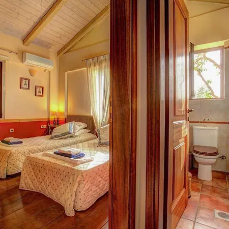 Sleeps 4 Pool Air Con Wifi וילה *