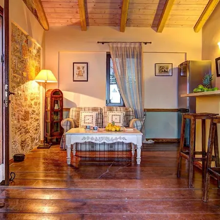Sleeps 4 Pool Air Con Wifi Katsaráta