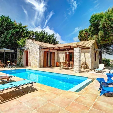 Sleeps 4 Pool Air Con Wifi * Katsaráta